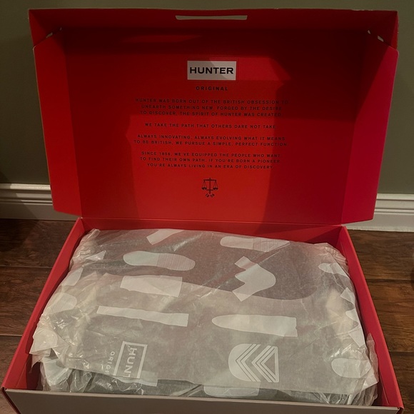 BRAND NEW IN BOX Hunter Boots
Women’s Original Adjustable Tall Rain Boot - Picture 1 of 7